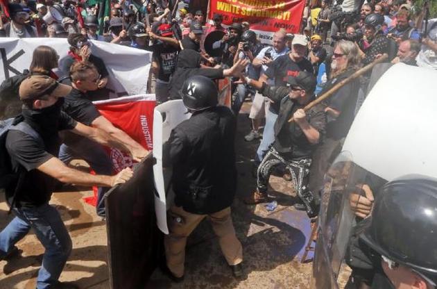 У Шарлотсвилле почалися зіткнення націоналістів і громадян