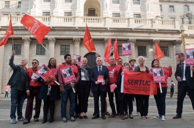 Работники Банка Англии впервые за 50 лет вышли на забастовку