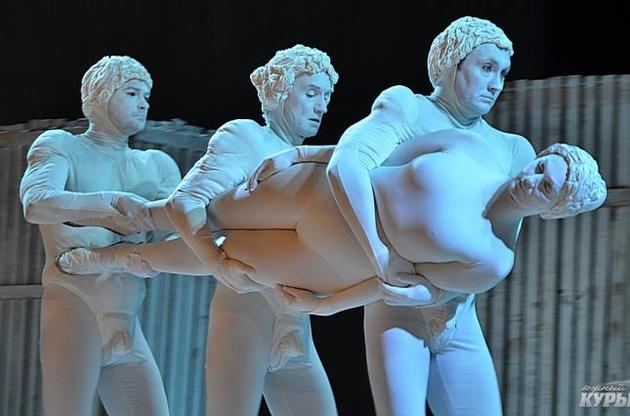 Сцена из спектакля "Эдип" в Одесском украинском театре им. В.Василько