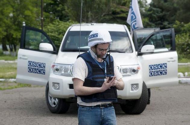 В Донецкой области боевики 7,5 часов удерживали водителя и оборудование ОБСЕ