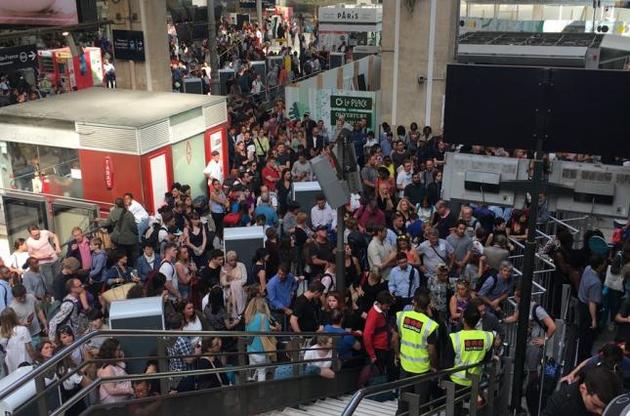 У Парижі евакуювали вокзал через бомби, яку пасажир намагався провезти в сумці.