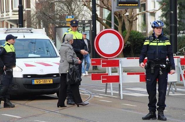 В здании нидерландской радиостанции захватили заложницу