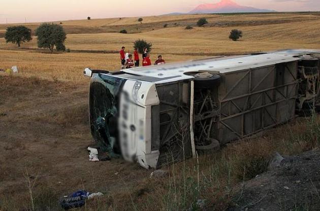 Авария автобуса в Турции: как минимум четире человека погибли.