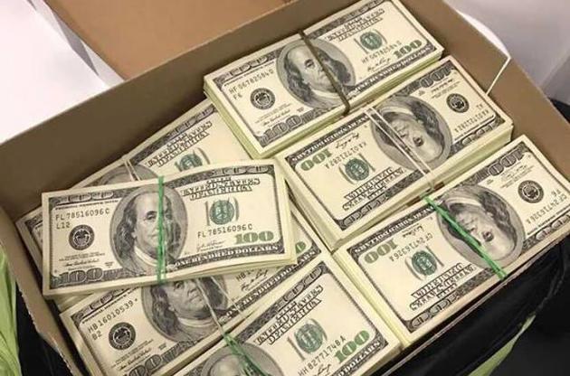 Україна повинна віддати кредиторам 2 доларів до кінця року