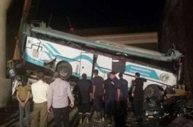 В Египте в результате падения туристического автобуса с эстакады погибли 14 человек