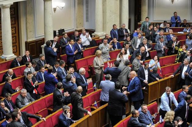 Из зарплат депутатов вычли более 3 млн гривень за прогулы заседаний – КИУ