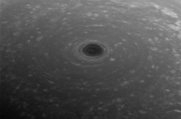 NASA показало северный полюс Сатурна