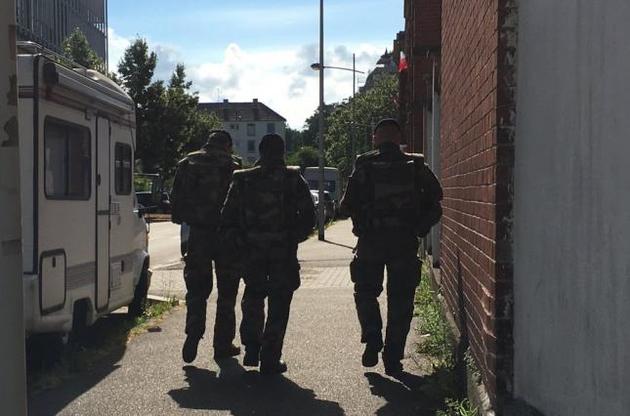 Атака на военных в пригороде Парижа могла быть терактом.