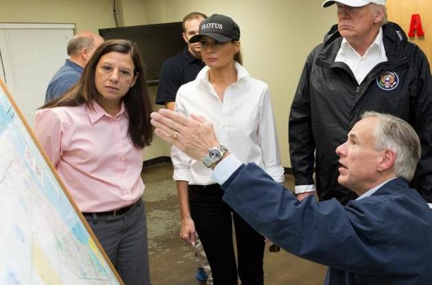 Трамп посетил пострадавший от урагана Техас