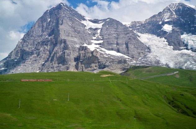 В Северной Осетии под камнепад попали украинские альпинисты, есть пострадавшие