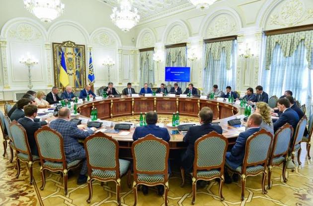 Після продажу Ахметову пакетів акцій енергокомпаній Порошенко згадав про прозору приватизацію