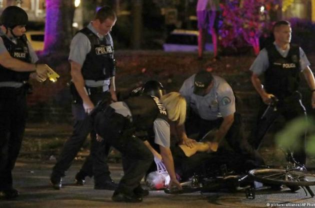 В США произошли массовые беспорядки, 9 полицейских получили ранения