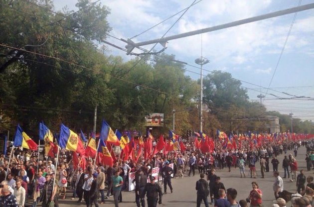 В Кишиневе митингующие требовали арестовать счета Додона и закрыть для него границы ЕС