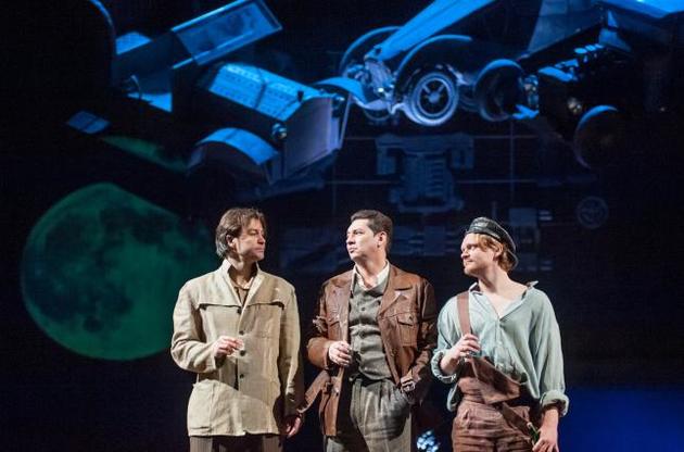 Сцена з вистави "Три товариші"