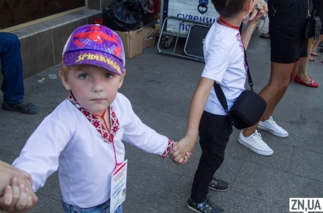 Людей в вышиванках бесплатно прокатят