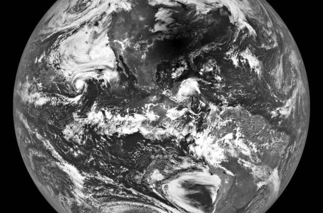 NASA показало снимок солнечного затмения, сделанный с Луны