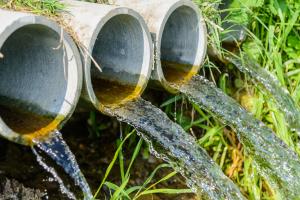 Чиста вода з гірким осадом