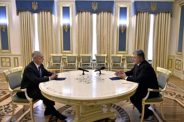 Порошенко обсудил с Мэттисом возможное размещение в Донбассе миротворческой миссии ООН