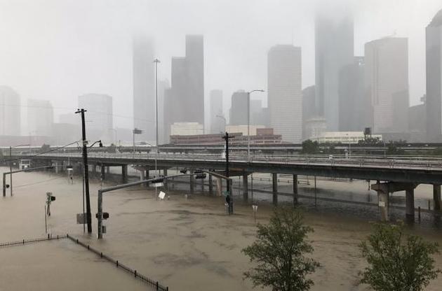 Трамп может улучшить свое политическое положение, если быстро и эффективно разберется с последствиями урагана &quot;Харви&quot;.