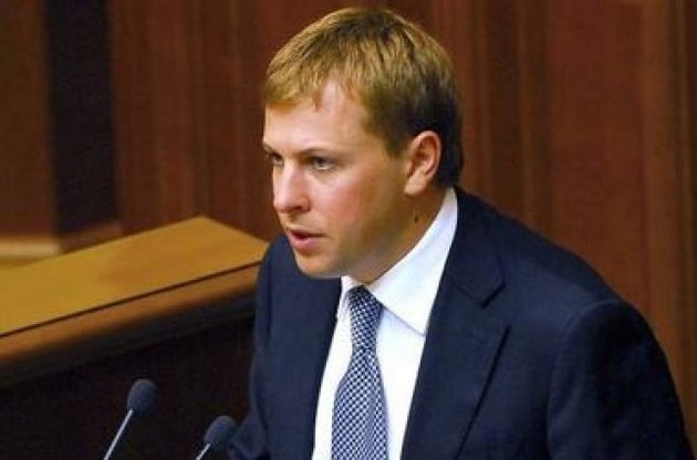 Депутат Хомутынник сложил полномочия руководителя группы "Видродження" на время расследования
