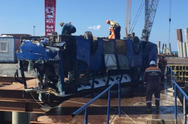 В Краснодарском крае автобус с рабочими упал в море, погибли 17 человек