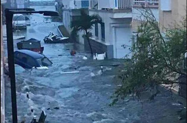 Во Флориде намерены эвакуировать 5,6 млн человек из-за приближения урагана "Ирма"