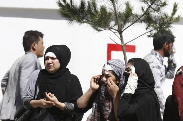 На месте нападения звучат взрывы и стрельба