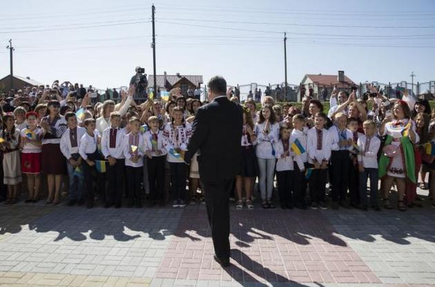 Порошенко назвал реформу образования "ключом к будущему" Украины