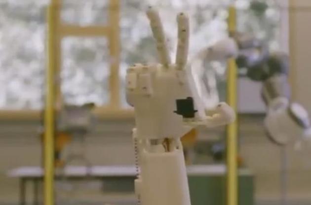 Ученые создали роботизированную руку – сурдопереводчик