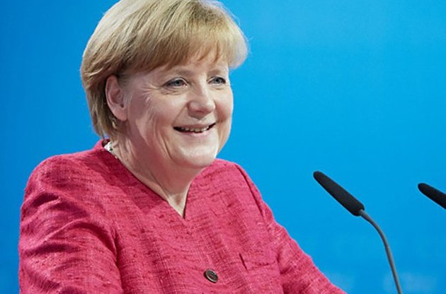 Меркель испачкали один из ее пиджаков