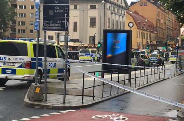 В Стокгольме неизвестный напал на полицейских с ножом