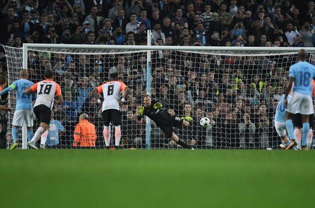 Також П&#039;ятов відбив свій четвертий пенальті в ЛЧ