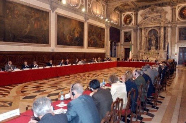 Закон об образовании отправят на экспертизу в Венецианскую комиссию до конца дня – СМИ