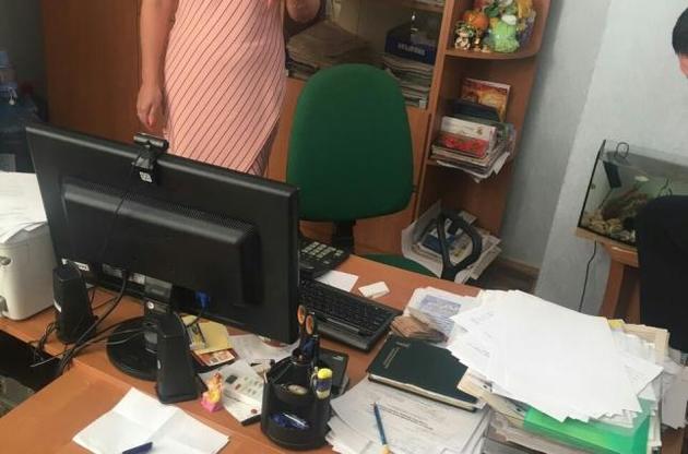 Чиновницю взяли на гарячому