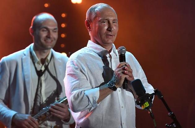 Путин вышел на сцену джазового фестиваля в оккупированном Крыму