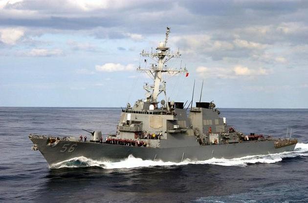 Американский эсминец столкнулся с либерийским танкером