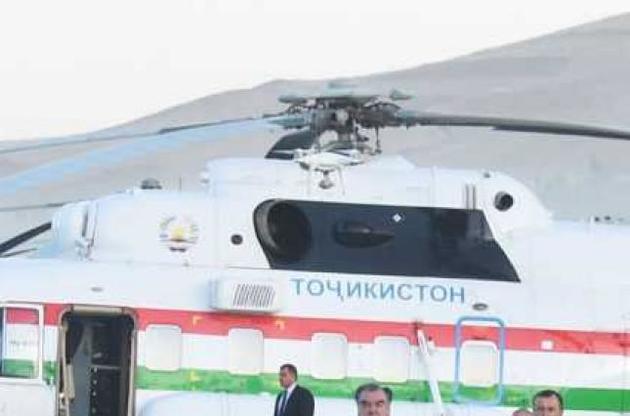 В Таджикистане при взлете вертолета президента погиб директор аэропорта