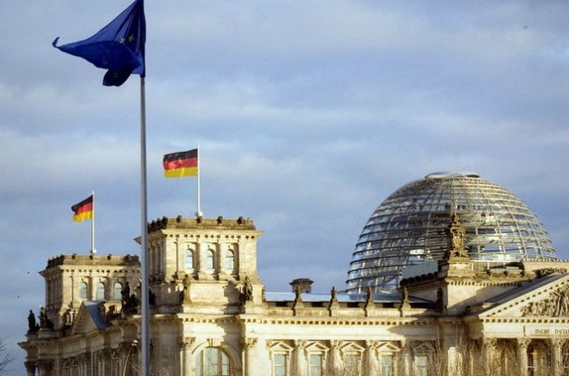 Партия Меркель лидирует на парламентских выборах в Германии – экзит-пол