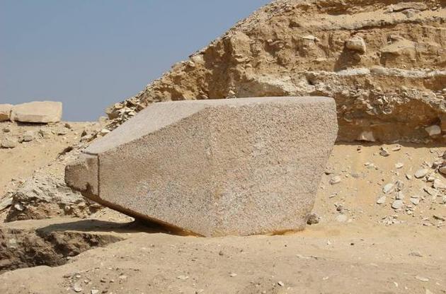 Археологи виявили в Єгипті обеліск віком чотири тисячі років