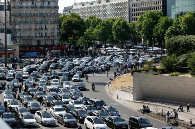 Париж намерен избавиться от авто с двигателями внутреннего сгорания