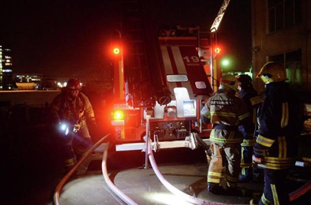 Пожежа на ринку тушкують 400 осіб