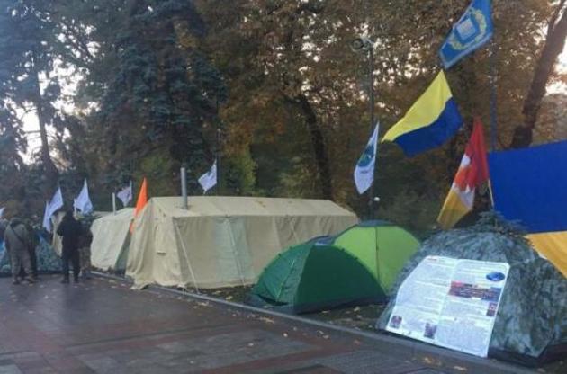 У Києві активісти залишаються в наметовому таборі та продовжують акцію під Радою