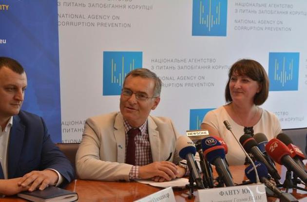 НАЗК почало боротьбу з преміями голів сільрад