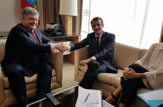 Порошенко пообщался с Макроном в Нью Йорке