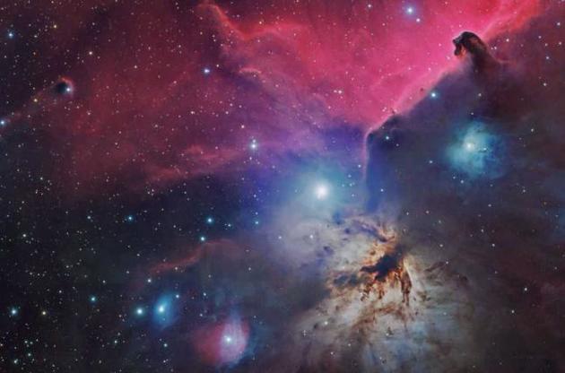 На знімку можна побачити відразу три туманності