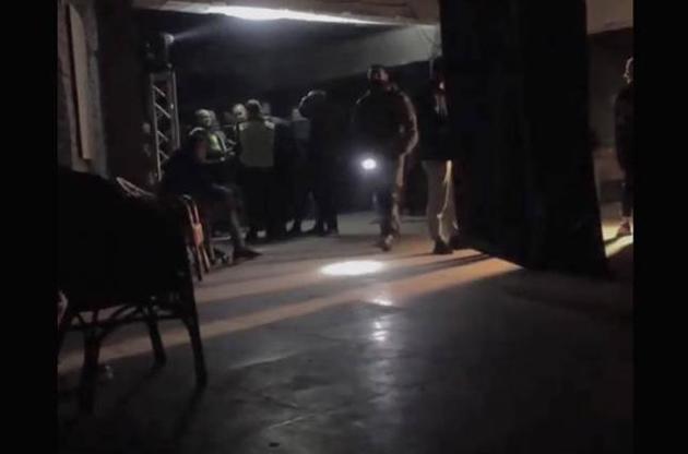 У Києві силовики влаштували облаву в клубі, відвідувачів затримали та побили