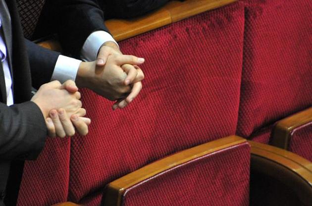 Президентські і альтернативні законопроекти щодо Донбасу включили до порядку денного Ради