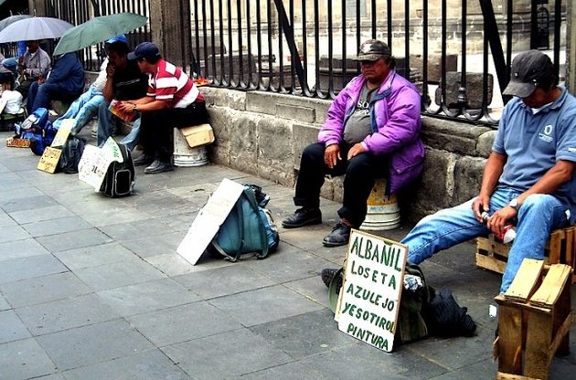 Безробітних стає більше