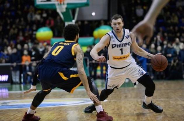 "Днепр" одолел "Будивельник" в центральном матче недели