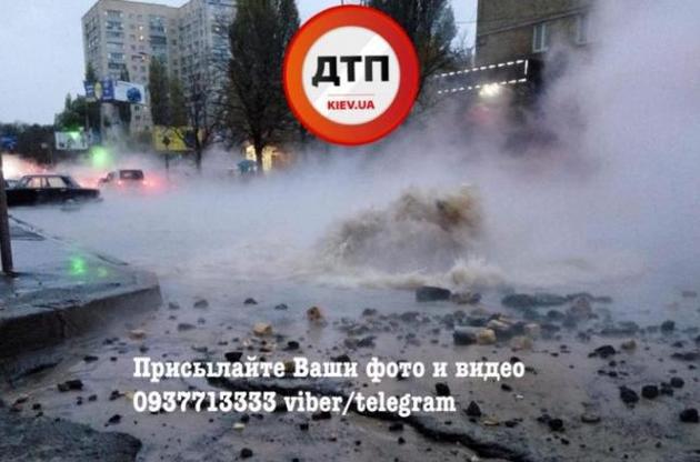 В Киеве улицу залило кипятком